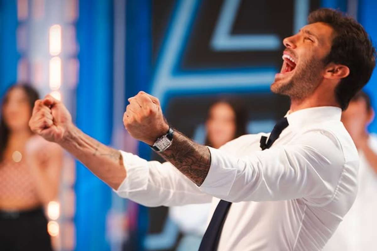 Stefano De Martino annuncio bellissimo