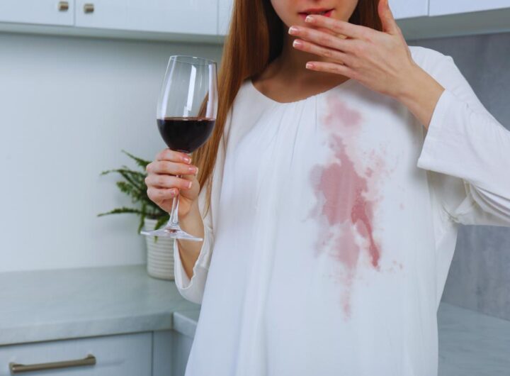 Vino, macchie sui tessuti: ecco il rimedio della nonna