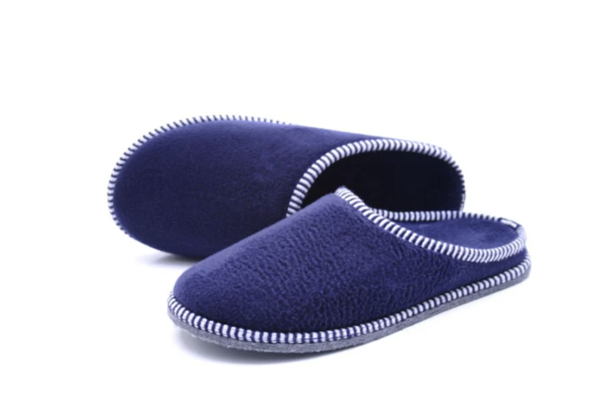 Ciabatte Per mantenere fresche le ciabatte senza ricorrere frequentemente al lavaggio in lavatrice, è possibile sfruttare alcuni ingredienti facilmente reperibili in casa.